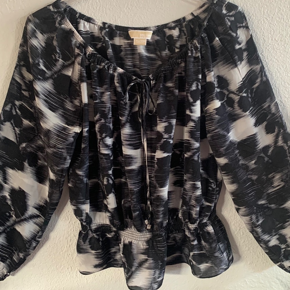 🔘Michael Kors 💯% silk semi-sheer blouse w/elastic at ruffled waist